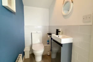 Cornwall holiday cottage Harlyn cloakroom gallery