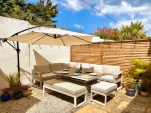 holiday home harlyn cornwall garden dining area